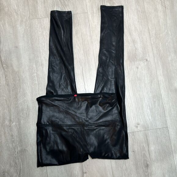 Spanx  faux leather high rise leggings in black glossy size M - Picture 6 of 9